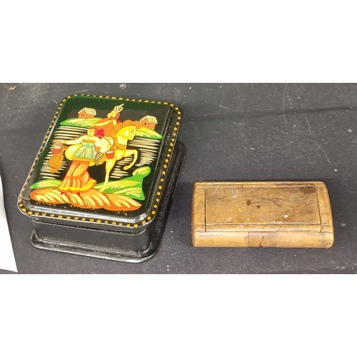 10 - 9.5 x 8 x 4.5 cm papier mache box and other 19th century wooden snuff box