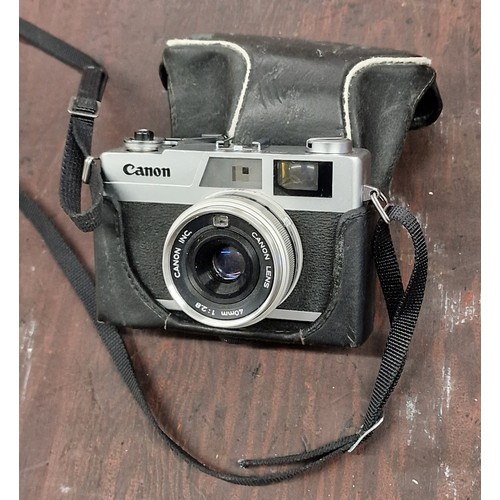 32 - Vintage Canon Coronet 28 camera in case