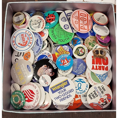 53 - Collection of 100 assorted advertising and club tin badges etc