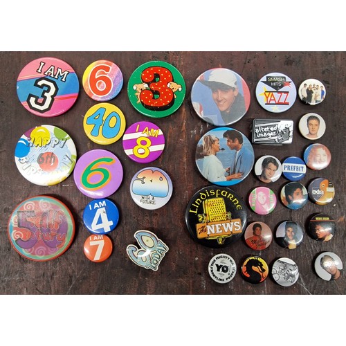 93 - Collection of 20 x assorted music and 12 x assorted birthday tin badges