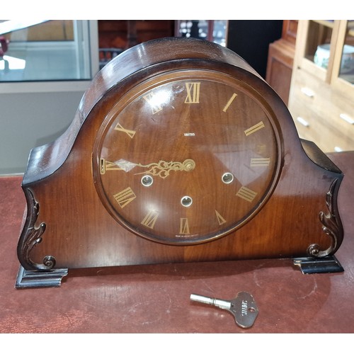 203 - 35 x 10 x 23 cm working vintage Smiths chiming mantle clock with key