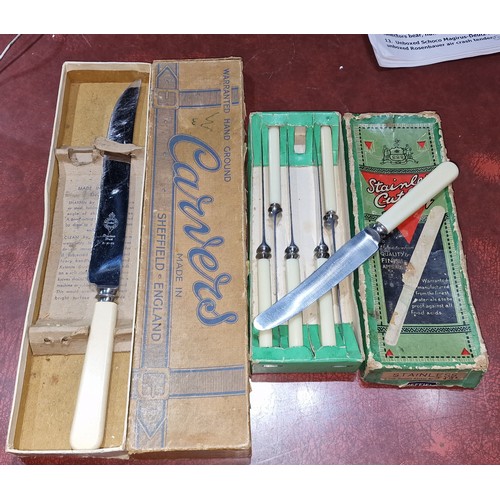 226 - Boxed vintage carving knife and boxed set of 6 x dessert knives