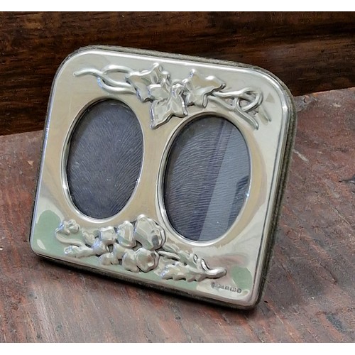 123 - 8.5 x 7.5 cm Birmingham hallmarked small silver twin oval picture frame