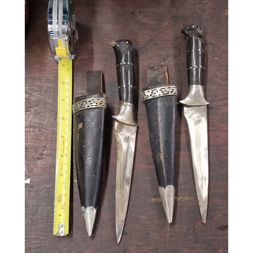 218 - Pair of throwing knives in sheaths