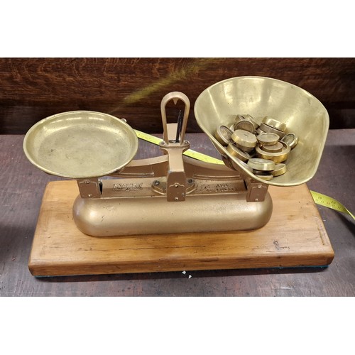 226 - Gold finish Avery 2 lb kitchen scales (loose) on wooden base, with assorted brass weights