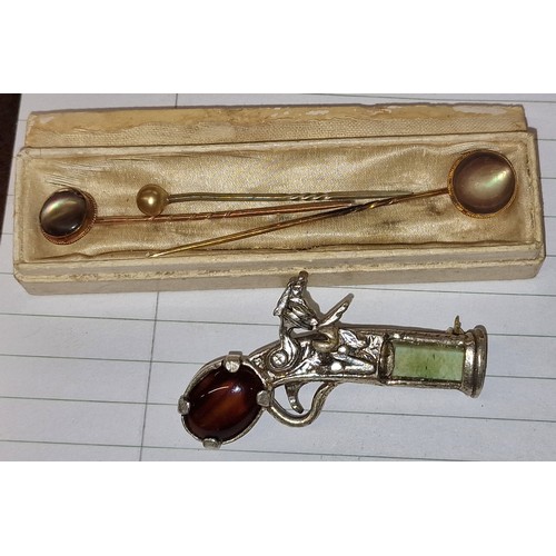 185 - 3 x vintage gold tone tie pins with cabochon stones and pearl & Miracle musket shaped brooch/tie bar... 