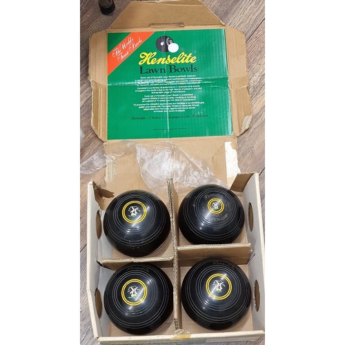 91 - Boxed set of Henselite size one super grip lawn bowls