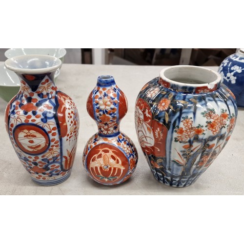 95 - Trio of Japanese Imari pattern items including double gourd vase, other vase and ginger jar with chi... 