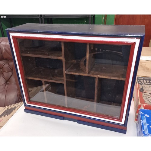 205 - 51.5 x 16 x 42 cm table or desk top sectioned show cabinet with slide up front