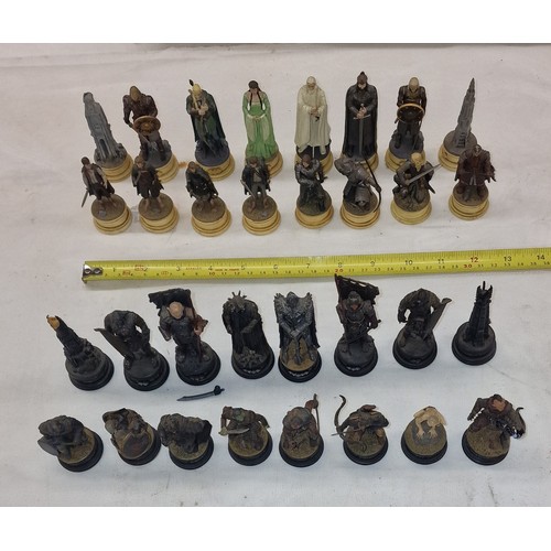 204 - Lord of the Rings full set of painted lead chess pieces (no board) - 1 with broken off piece but pre... 