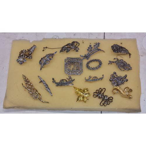 183 - Collection of 16 x assorted gold and silver tone dress and costume brooches including vintage marcas... 
