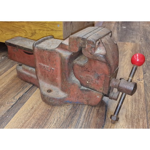 191 - Woden 186 E/7 large bench vice in working order