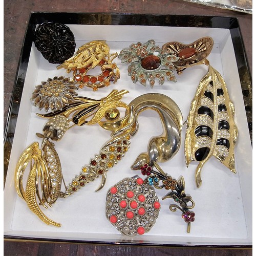 195 - Collection of 15 x assorted vintage costume/dress brooches