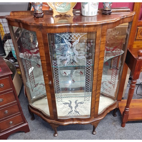 226 - 105 x 33 x 118 cm 1930's very tidy glass display cabinet with 2 x glass shelves
