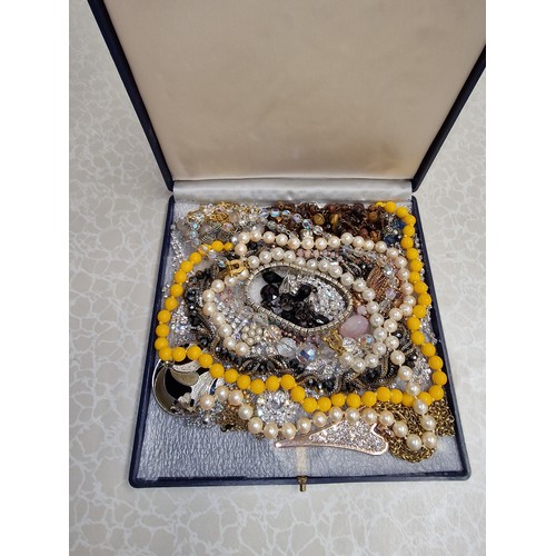 198 - Jewellery case with assorted costume and dress jewellery