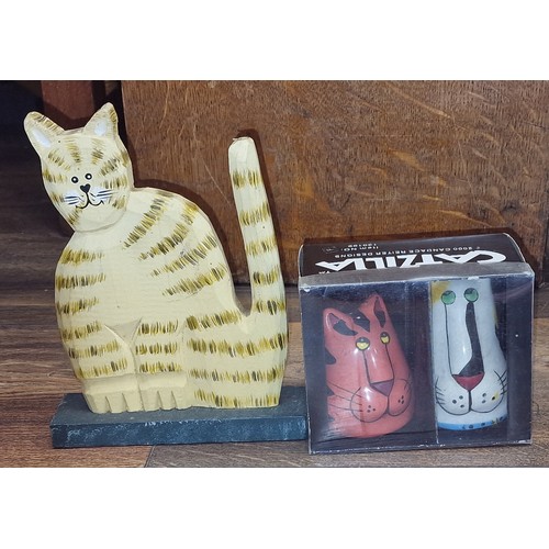 221 - Boxed retro Catzilla novelty cat shaped salt and pepper & 18 cm tall carved wooden cat figure