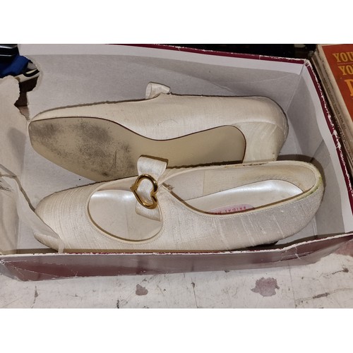 60 - Pair of worn once Katz bridal design heeled shoes size 6