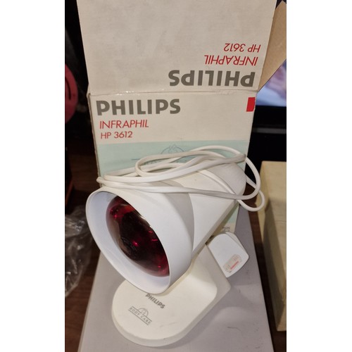 107 - Boxed vintage Philips Infraphil HP3612 heat lamp