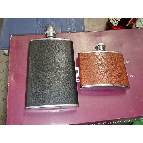 115 - 1 x 8 oz and 1 x 4 oz pocket flasks