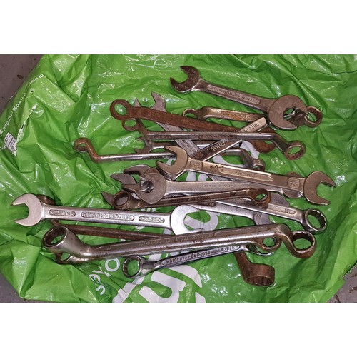 118 - Small bundle of assorted double end spanners