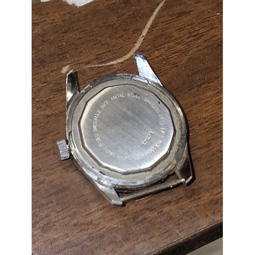 135 - Vintage Sumo Swiss antichoc watch without strap, works for a few seconds and stops so will need serv... 