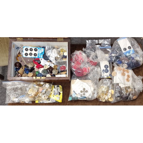 59 - Old wooden jewellery box full of assorted old buttons