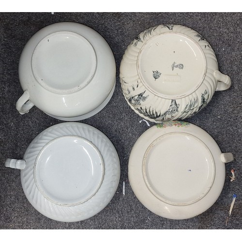 323 - Bundle of 4 x assorted chamber pots - 3 with damage as pictured - and large turn of the century wash... 