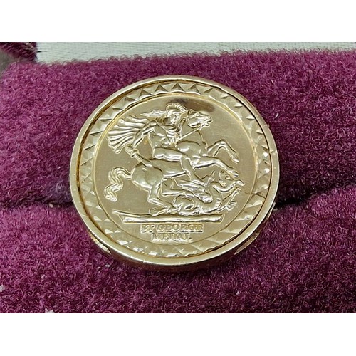 211 - 9 ct gold St George medallion gents ring size R - 3.7 gm