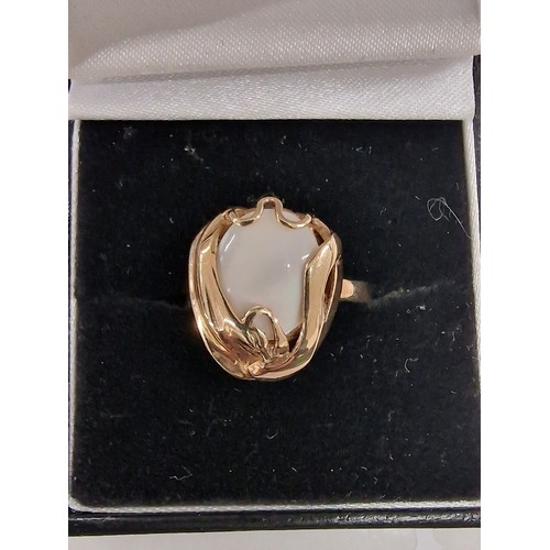 210 - Sheffield hallmarked 9 ct gold and mother of pearl, Art Nouveau style ring size O - 4.3 gm