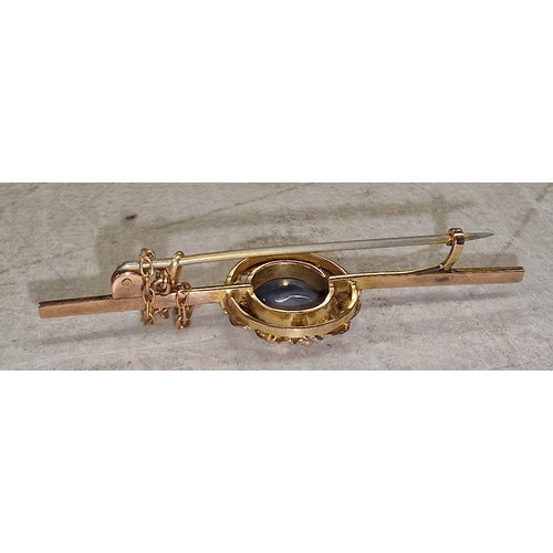 199 - 6 cm long Victorian 9 ct gold and black opal brooch - 4.25 gm