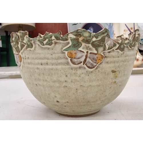 270 - 19 cm diameter and 12 cm tall vintage Tregaron Pottery bowl - couple of chips but not noticeable due... 