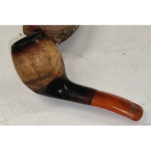 81 - 9 cm small Meerschaum pipe with amber bakelite mouthpiece in original case