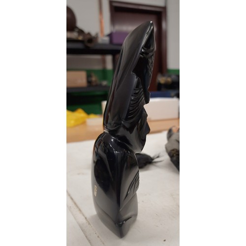 151 - 20 cm tall black obsidian carved Inca figure