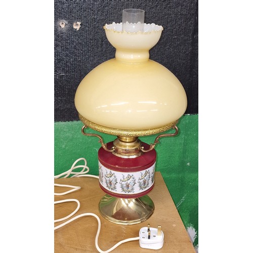 115 - 45 cm tall brass finish converted picture scene oil lamp to table lamp (no fuse but guaranteed worki... 