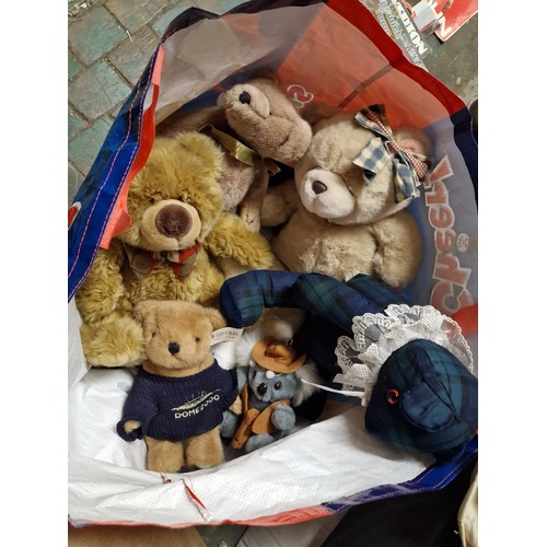 32 - Large bag of assorted soft toys and teddies including Harrods, Keel, vintage and souvenir etc