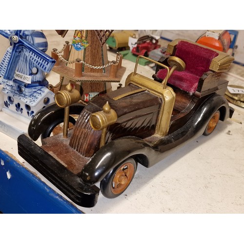 43 - 12”/30 cm wooden model of a vintage car with moving wheels