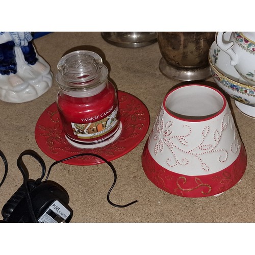 70 - Yankee Candle festive candle lantern with unused gingerbread candle