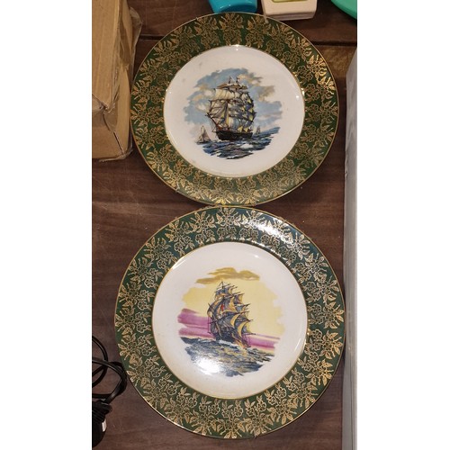 182 - Pair of 27 cm diameter English bone china old galleon cabinet plates