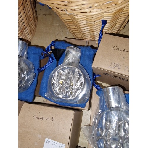 202 - 8 cm large new and boxed Seagull Pewter ladies perfume bottle and filling set, with pewter daffodils... 