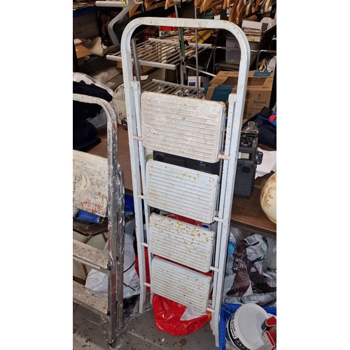 227 - Metal 4 step ladder