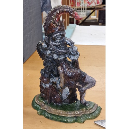 21 - 31.5 cm tall old cast iron Mr Punch door stop