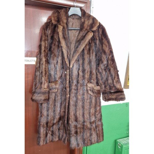 90 - Vintage ladies mink fur coat approximately size Small