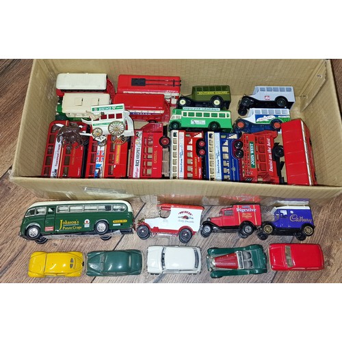 131 - Collection of unboxed but excellent condition model collectors vehicles - mostly buses