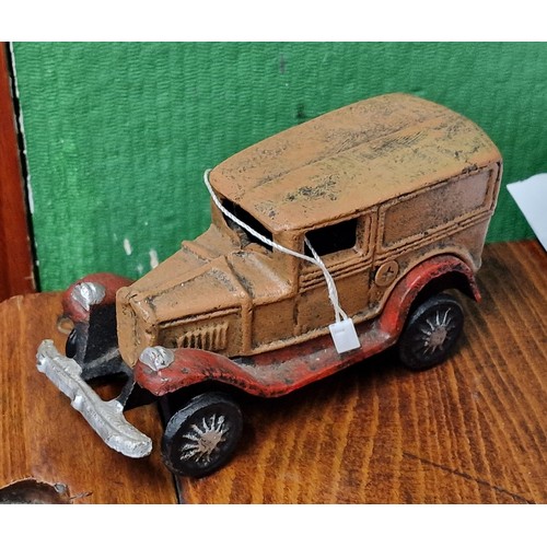 106 - 14 x 6 x 7.5 cm painted cast model of old delivery van with moving wheels