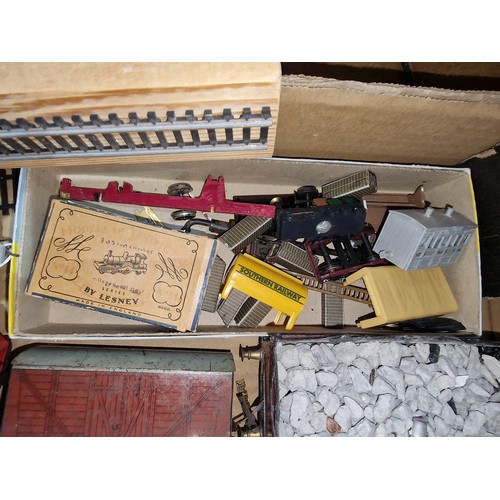 295 - Model railway bundle of 1 x tin steam engine, carriages, rolling stock and other accessories