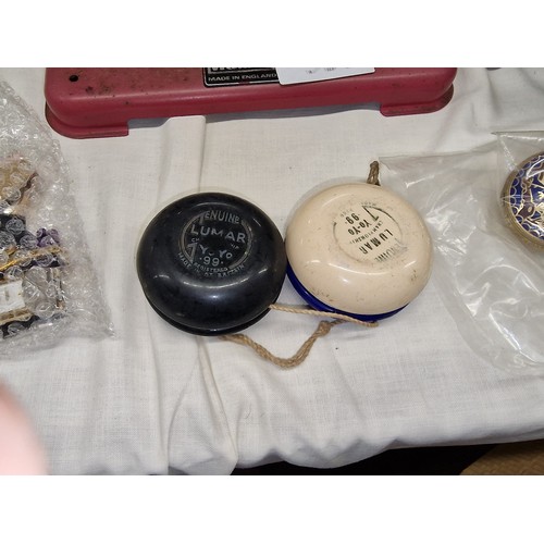 357 - Pair of vintage Lumar professional yo-yos