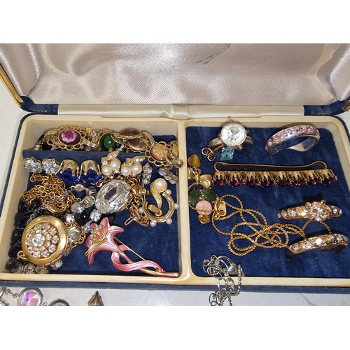 68 - Small jewellery box and contents