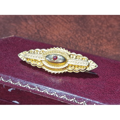 439 - 5 cm long 1898 Birmingham hallmarked 9 ct gold mourning brooch with ruby - 3.1 gm