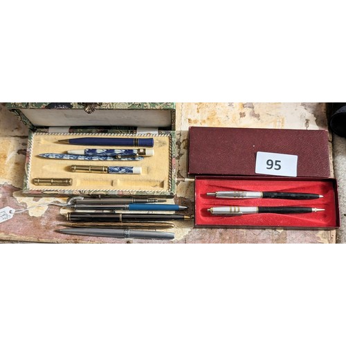 95 - Small collection of pens and boxed pen and pencil set