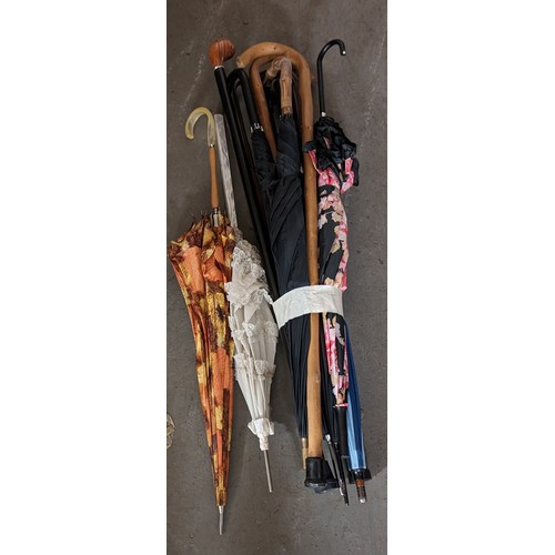 119 - Bundle of assorted vintage umbrellas and walking sticks/cane